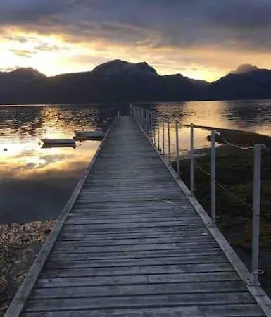 Midnight Sun Aurora Nyaraló